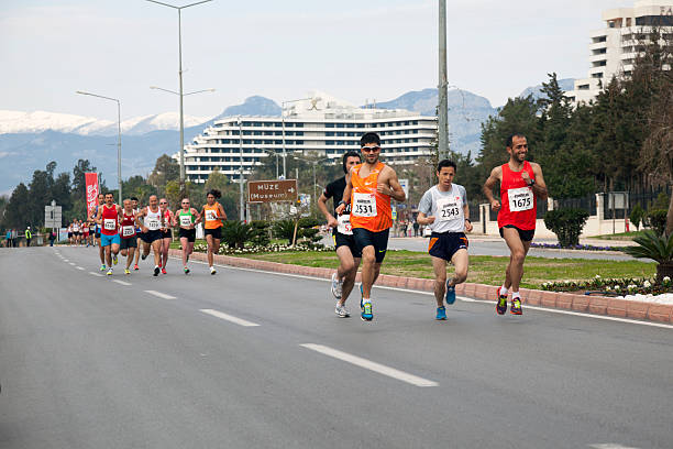 corredores de maratona - healthy lifestyle turkey sport marathon - fotografias e filmes do acervo