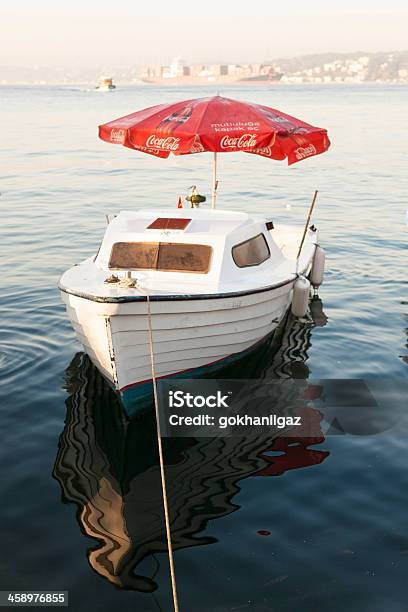 Cocacola Ombrello - Fotografie stock e altre immagini di Barca da pesca - Barca da pesca, Bianco, Bibita