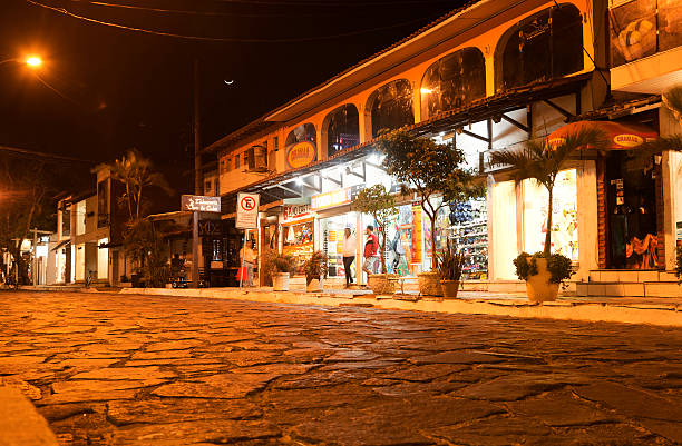 buzios main street-rua das pedras - national landmark editorial color image horizontal photos et images de collection