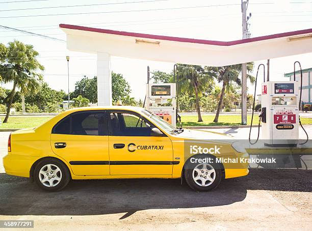 Photo libre de droit de Cubacubataxi Taxi Officiel banque d'images et plus d'images libres de droit de Amérique latine - Amérique latine, Autorité, Bord de route