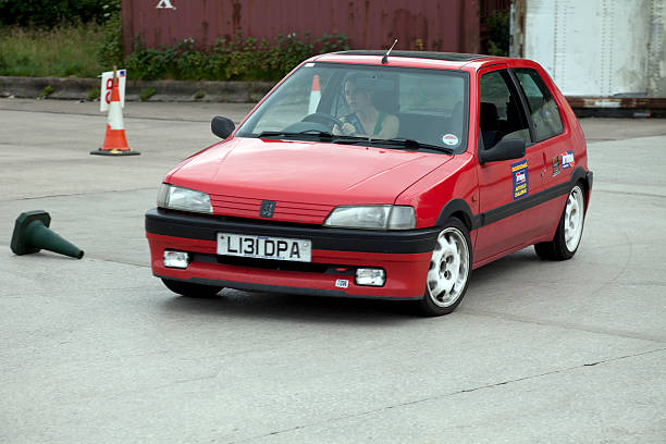 プジョー 106 autocross ラリーでのイベント - 114 ストックフォトと画像