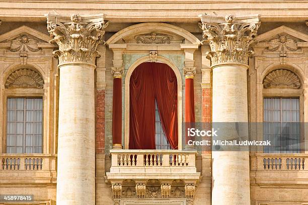 Photo libre de droit de Conclave Le Vatican Balcon banque d'images et plus d'images libres de droit de Pape Benoît XVI - Pape Benoît XVI, Vatican, Fenêtre