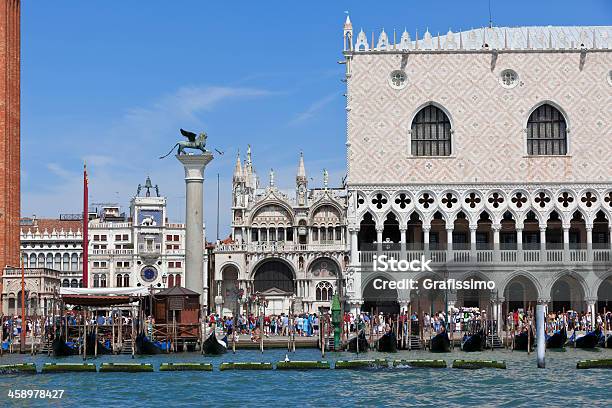 Photo libre de droit de Palais Des Doges À Venise Italie Saintmarc banque d'images et plus d'images libres de droit de Architecture - Architecture, Basilique, Basilique Saint-Marc