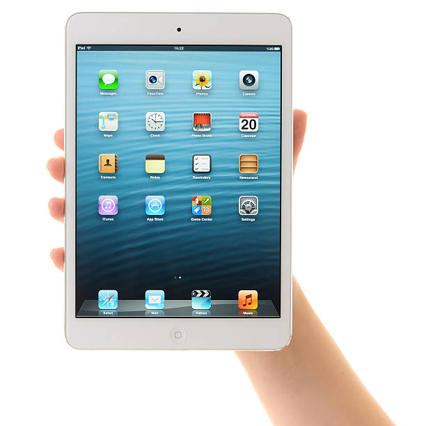 ipad mini-blanc - ipad mini white smart phone concepts photos et images de collection