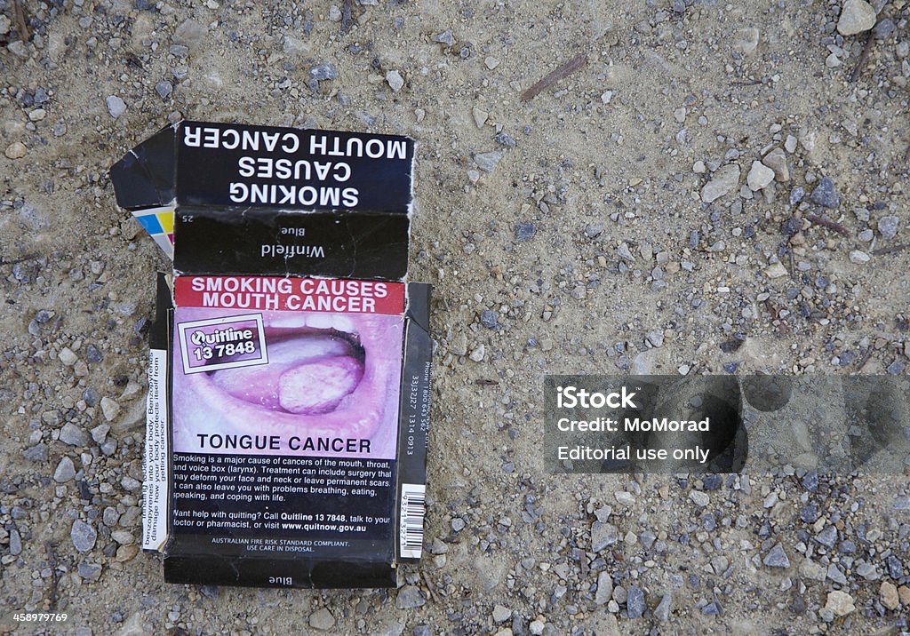 Pacchetto di sigarette avvertenze sanitarie - Foto stock royalty-free di Inserzione pubblicitaria