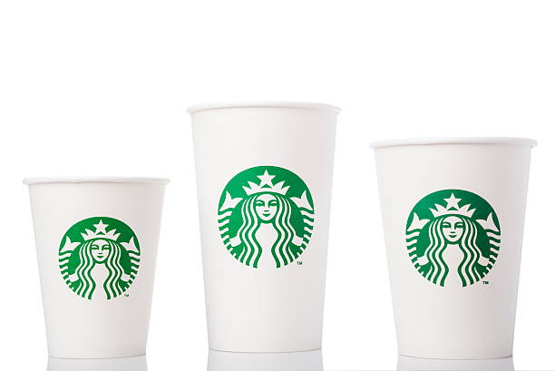 용지 컵과 여러 크기 - starbucks coffee drink coffee cup 뉴스 사진 이미지