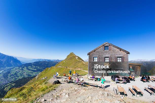 Wormser Alpino Cabana - Fotografias de stock e mais imagens de Alpes Europeus - Alpes Europeus, Ao Ar Livre, Azul