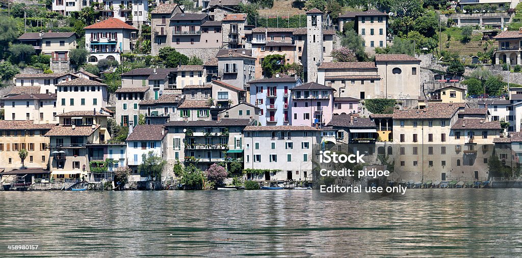 Pueblo medieval Gandria, sobre la costa del lago Lugano Suiza - Foto de stock de Agua libre de derechos