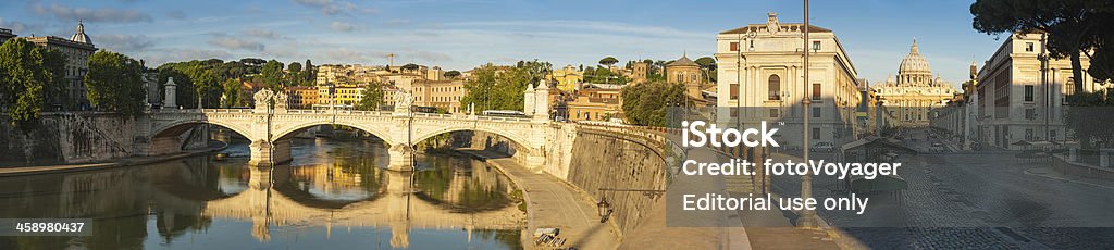 Río Tiber en Roma sunrise panorama de la ciudad del Vaticano - Foto de stock de Roma - Italia libre de derechos