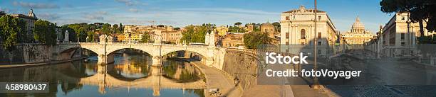 Photo libre de droit de Rome Tibre Lever Du Soleil Panorama Sur La Cité Du Vatican banque d'images et plus d'images libres de droit de Rome - Italie