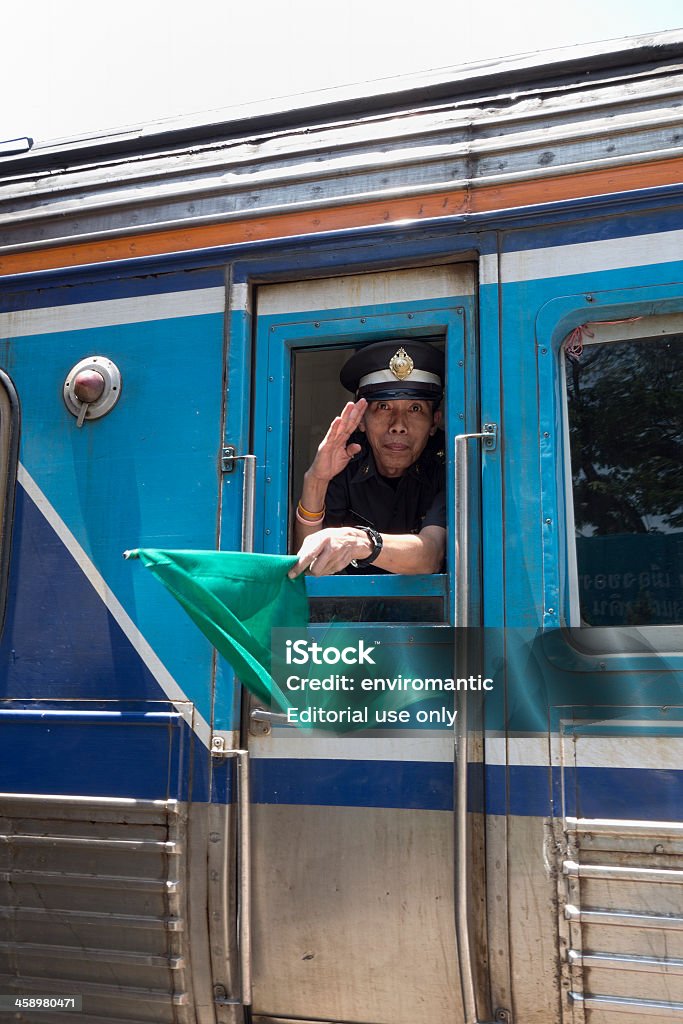 Saudando guarda de trem. - Foto de stock de Acenar royalty-free