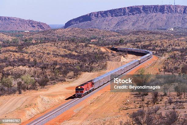 Photo libre de droit de La Première Ghan Train De Darwin Part Alice Springs banque d'images et plus d'images libres de droit de Australie