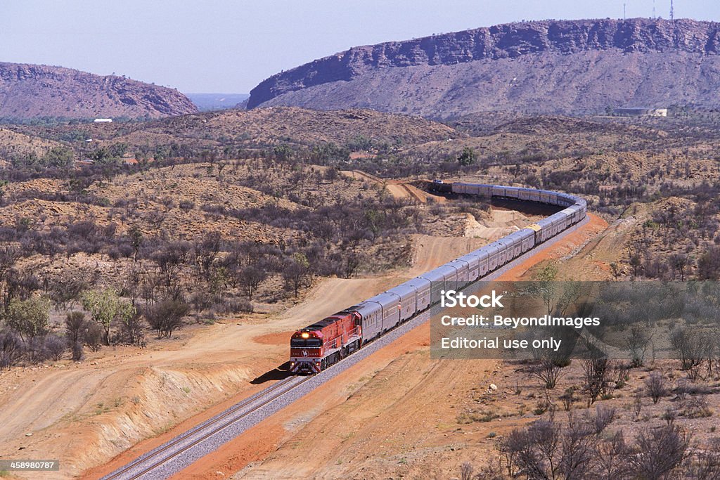 最初の Ghan 列車で発車し、ヴィクトリアアリススプリングス - オーストラリアのロイ��ヤリティフリーストックフォト