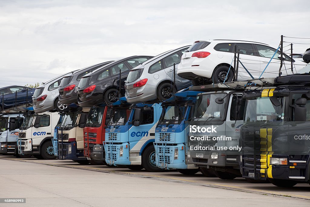 Transportadores de automóviles - Foto de stock de Aire libre libre de derechos