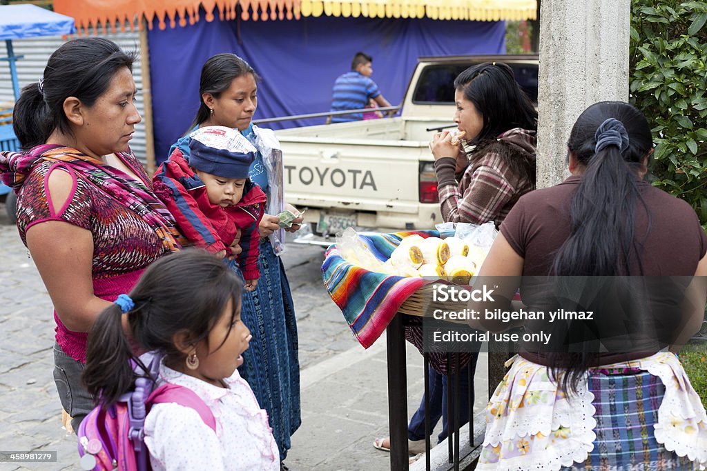 Mulher com o seu bebé Guatemala - Royalty-free Adulto Foto de stock