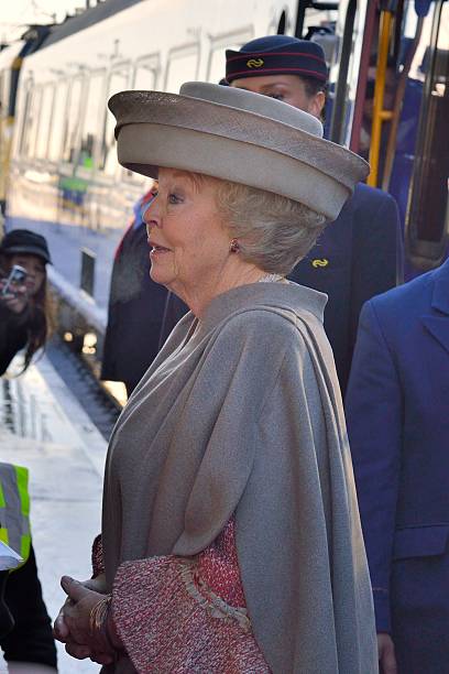 rainha beatriz dos países baixos - royal train - fotografias e filmes do acervo