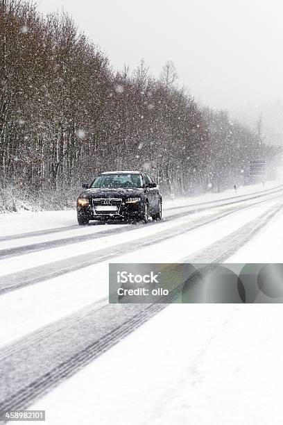 Зимняя Road Условия — стоковые фотографии и другие картинки Audi - Audi, Автомобиль, Снег