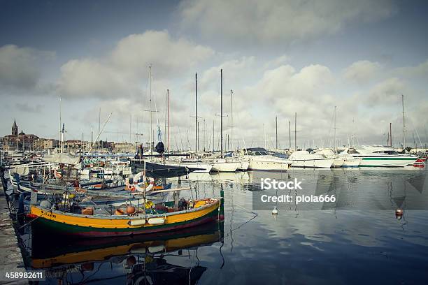 フィッシングボートやヨットハーバーでサルディーニャのアルゲロ - アルゲロのストックフォトや画像を多数ご用意 - アルゲロ, イタリア, サルデーニャ州