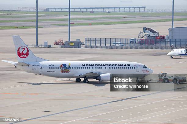 Japón Transocean Aire Boeing 737 De Foto de stock y más banco de imágenes de Abierto - Abierto, Accesibilidad, Aeropuerto