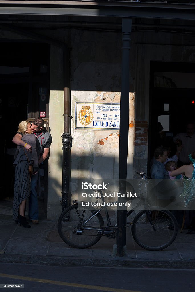 Küssen Paar in New Orleans - Lizenzfrei Arm umlegen Stock-Foto