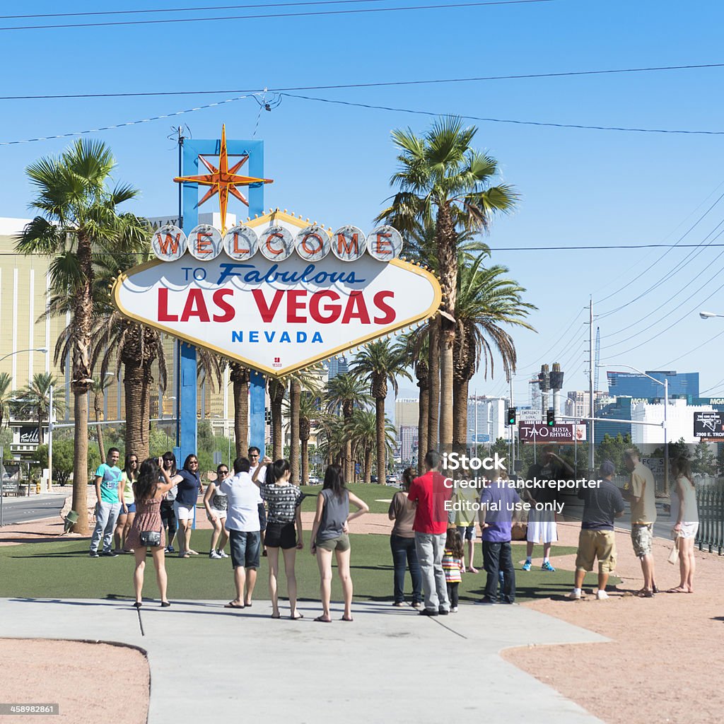 ラスベガスストリップでは通りのサイン - Welcome To Fabulous Las Vegas Nevadaの看板のロイヤリティフリーストックフォト