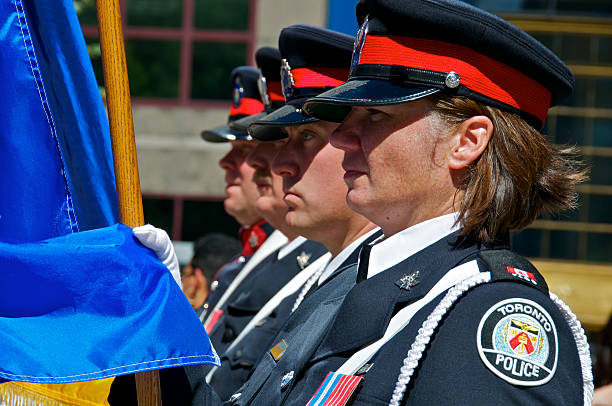 toronto policewoman no nypd cerimônia memorial, 9 de setembro de 2011, em nova york - editorial shadow new york city manhattan - fotografias e filmes do acervo