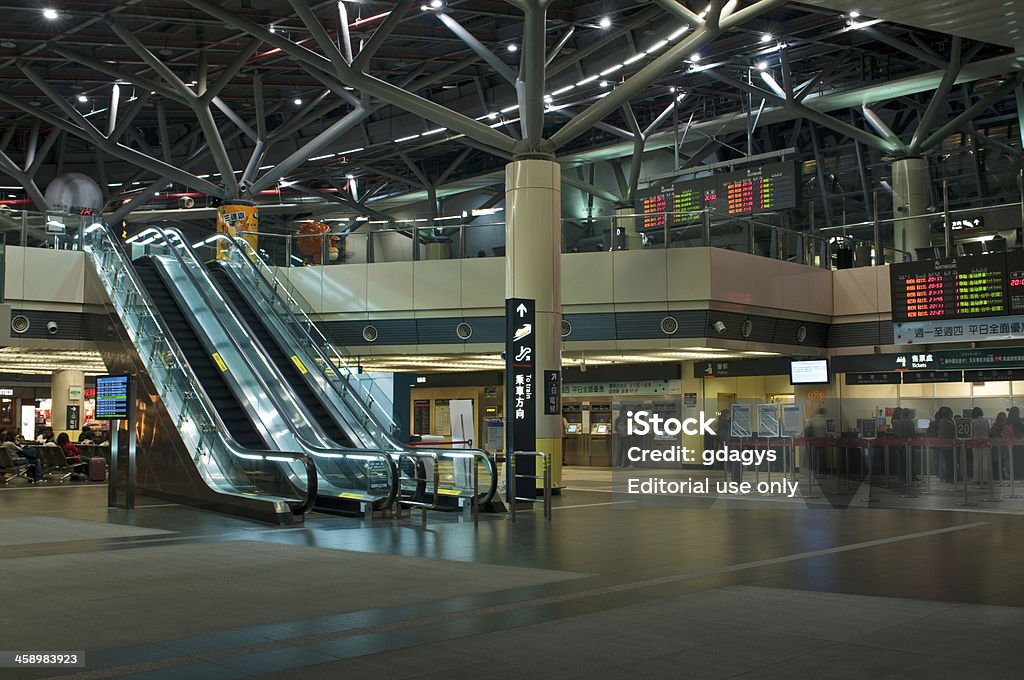 Stazione ferroviaria ad alta velocità - Foto stock royalty-free di Alta sensibilità