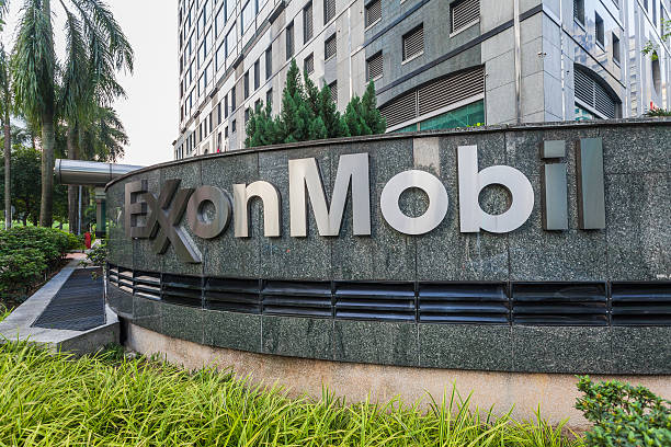 exxon mobil headquater em kuala lumpur, malásia - lumpur - fotografias e filmes do acervo