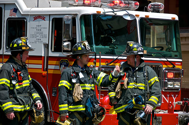 fdny strażacy na połączenia alarmowe, soho, manhattan, new york city - editorial use flash zdjęcia i obrazy z banku zdjęć