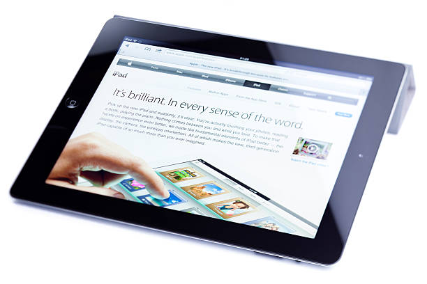 apple ipad 3, (il nuovo ipad), isolato su bianco - ipad 3 ipad white digital tablet foto e immagini stock