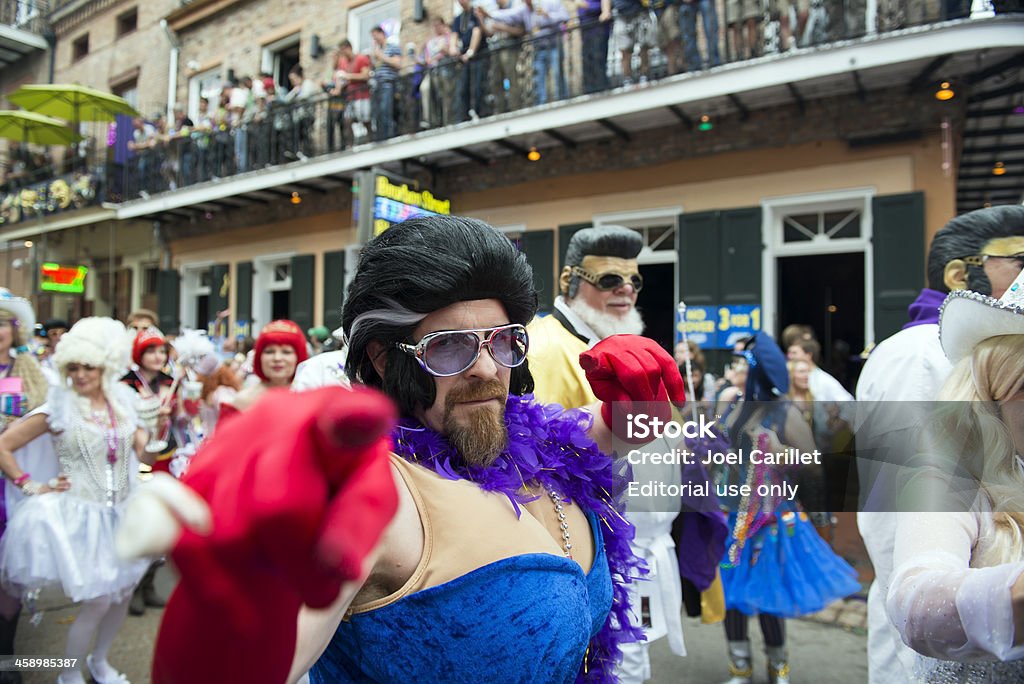 Elvis-Tipo guy al Mardi Gras - Foto stock royalty-free di Bourbon Street - New Orleans