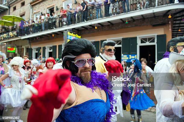 Elvistipo Guy Al Mardi Gras - Fotografie stock e altre immagini di Bourbon Street - New Orleans - Bourbon Street - New Orleans, Carnevale - Festività pubblica, New Orleans
