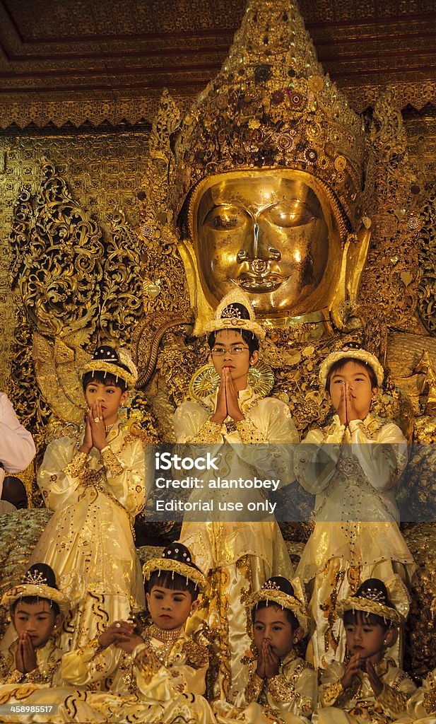 Myanmar: Junge Berg Monk's Initiationsritual - Lizenzfrei Buddha Stock-Foto