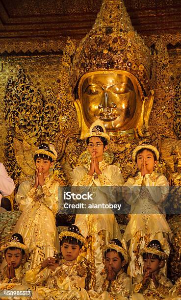 Myanmar Junge Berg Monks Initiationsritual Stockfoto und mehr Bilder von Buddha - Buddha, Buddhismus, Feierliche Veranstaltung