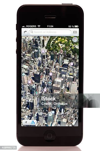 Apple Iphone 5 Aplikacja Mapy Na Białym Tle - zdjęcia stockowe i więcej obrazów Aparat fotograficzny - Aparat fotograficzny, Aplikacja mobilna, Apple Computers