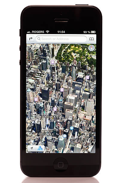 apple iphone 5 mapas aplicação isolado no fundo branco - youtube telephone iphone iphone 5 - fotografias e filmes do acervo