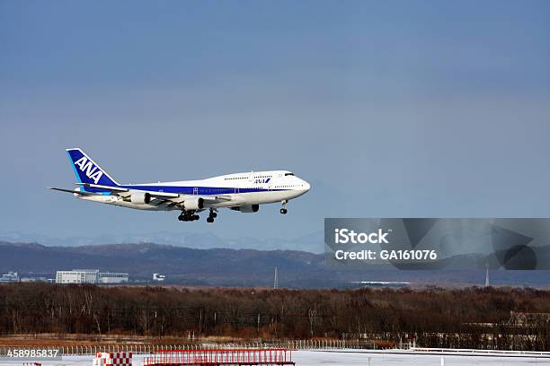 Foto de B 747400 Ana Pouso De Avião No Novo Aairport Sapporo Chitose e mais fotos de stock de Aeroporto