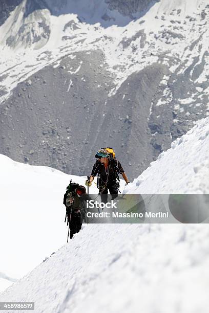 Equipa De Mountaineers - Fotografias de stock e mais imagens de Alpes Europeus - Alpes Europeus, Alta Savoie, Ao Ar Livre