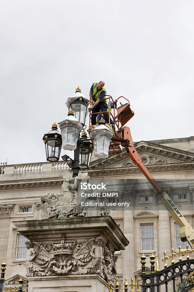 Preparaciones en el Palacio de Buckingham hacia Queens jubileo de diamante - Foto de stock de 2012 libre de derechos