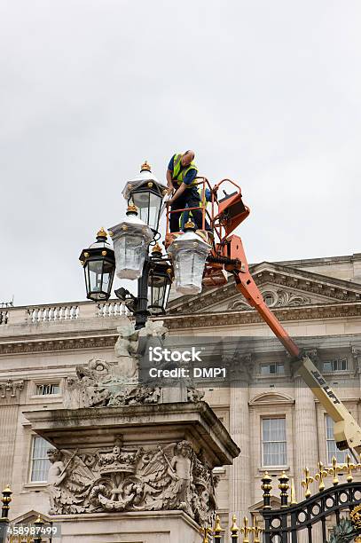 Photo libre de droit de Préparatifs À Buckingham Palace Pour Le Jubilé De Diamant De La Reine banque d'images et plus d'images libres de droit de 2012