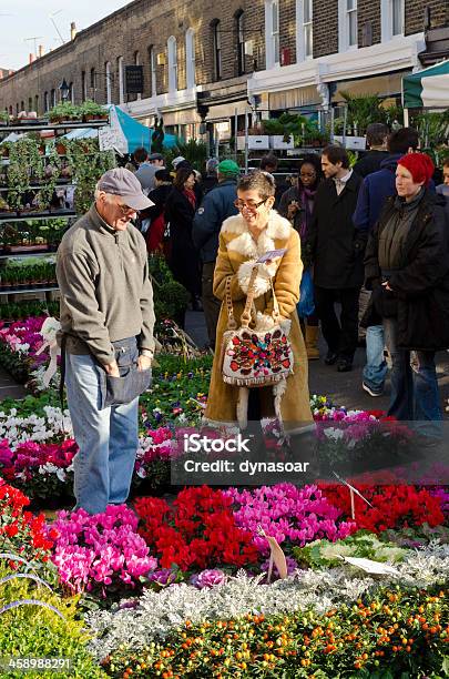 Mercado De Flores Londres - Fotografias de stock e mais imagens de Adulto - Adulto, Andar, Ao Ar Livre