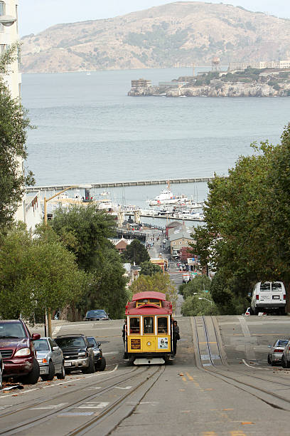 tram di san francisco, california - overhead cable car car usa avenue foto e immagini stock