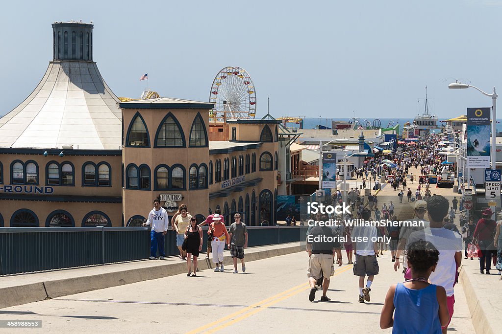 Multidão no píer de Santa Monica - Foto de stock de Restaurante royalty-free