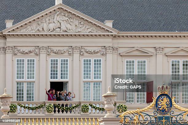 Foto de Dutch Família Real Acenando Para A Multidão e mais fotos de stock de Acenar - Acenar, Arquitetura, Baixo-relevo