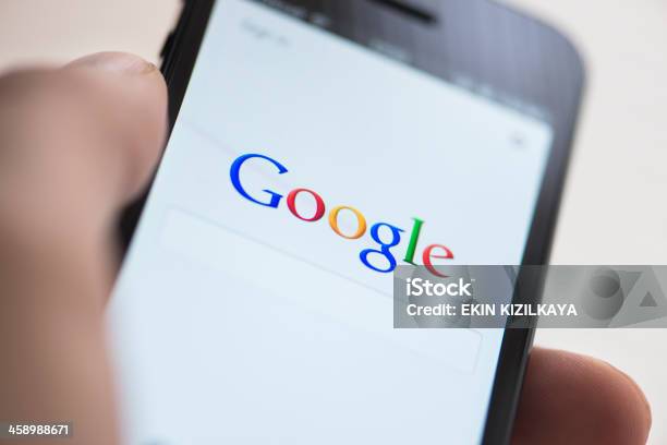 Google App Auf Apple Iphone 5 Stockfoto und mehr Bilder von Google - Markenname - Google - Markenname, Suchmaschine, Suchen