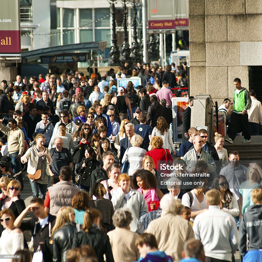 Multitud de personas en Londres - Foto de stock de Actividades recreativas libre de derechos