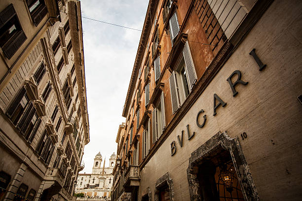 bulgari conservar na via dei condotti, centro de roma - bulgari imagens e fotografias de stock