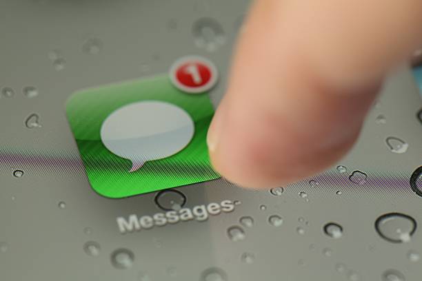 メッセージには、最新の ipad アプリ - ipad apple computers note pad touch screen ストックフォトと画像