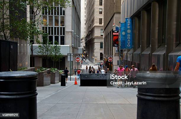 Barrera Contra El Terror Foto de stock y más banco de imágenes de Adulto - Adulto, Aire libre, Bajo Manhattan - Manhattan