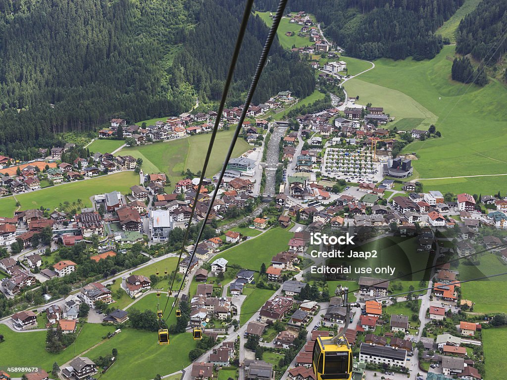 Vista aérea sobre Mayrhofen Sul, na Áustria de um Bonde - Royalty-free Verão Foto de stock